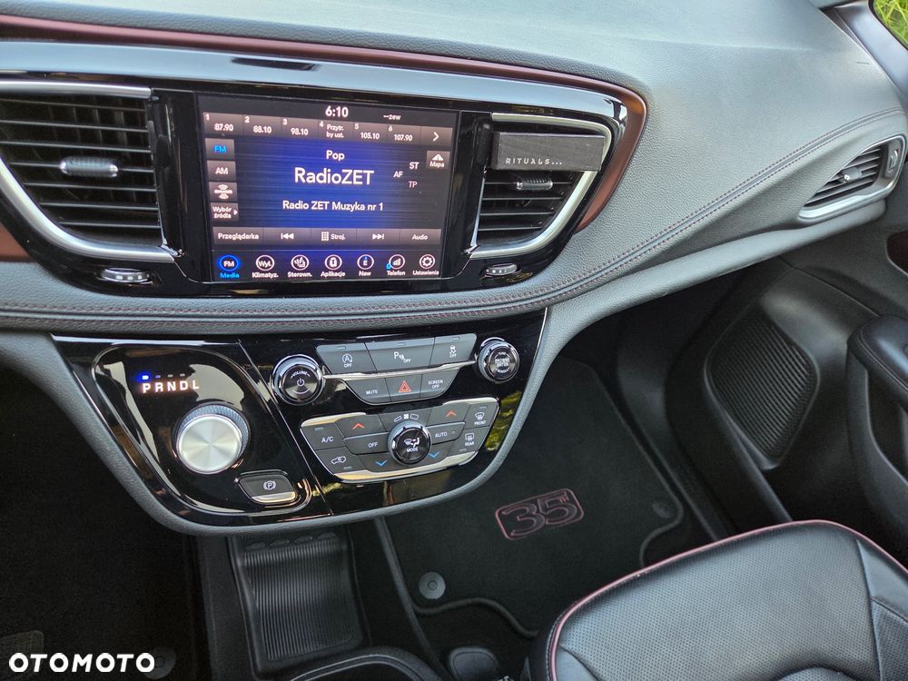 Chrysler Pacifica - 8