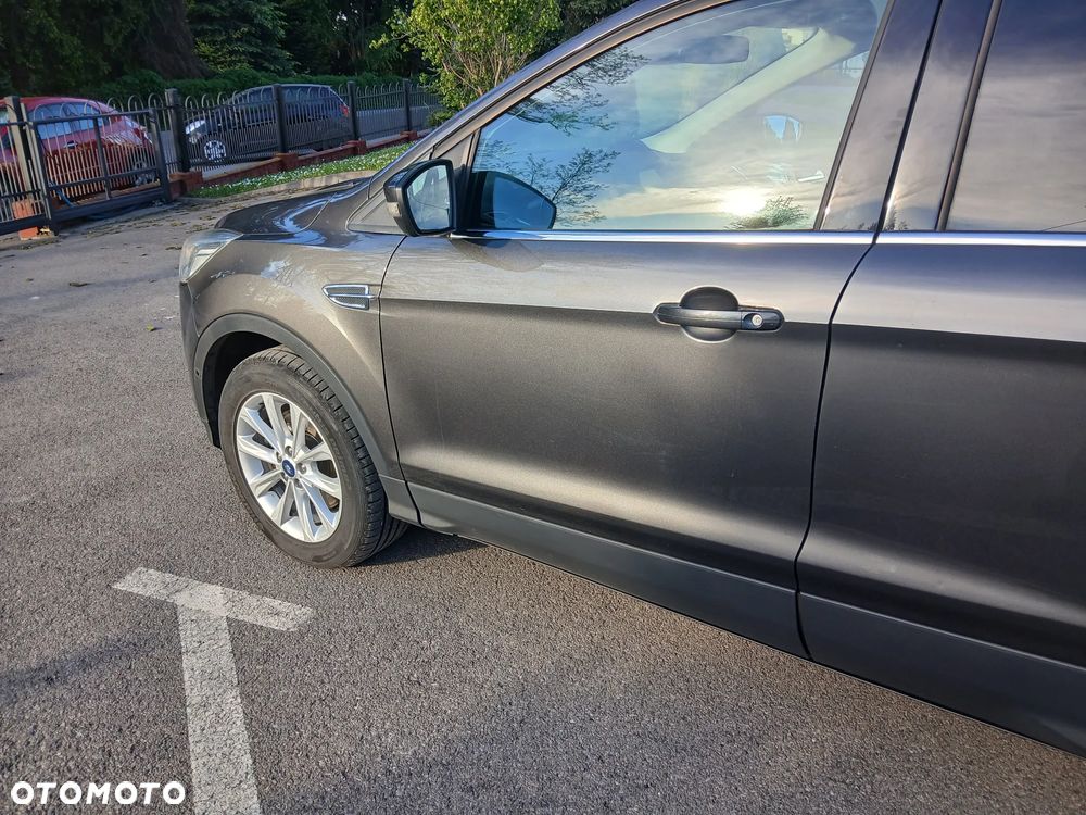 Ford Kuga 2.0 TDCi 2x4 Titanium - 13