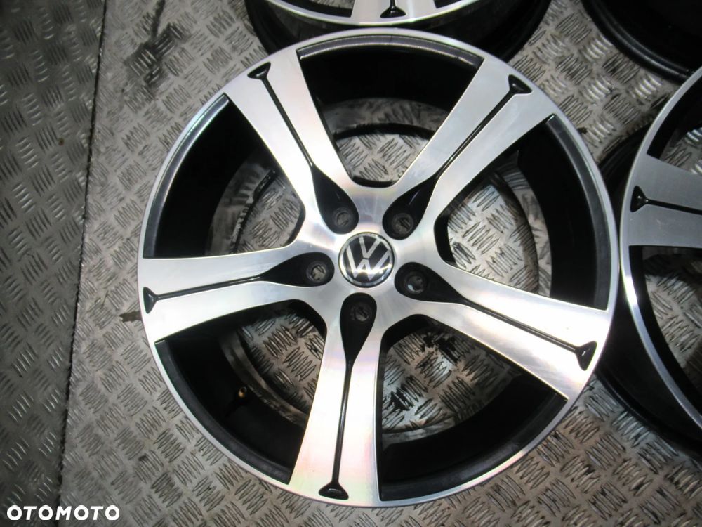 Felgi Vw Golf Passat Caddy Tiguan T-Roc Touran Jetta 7,5Jx17 et35 5x112 - 7