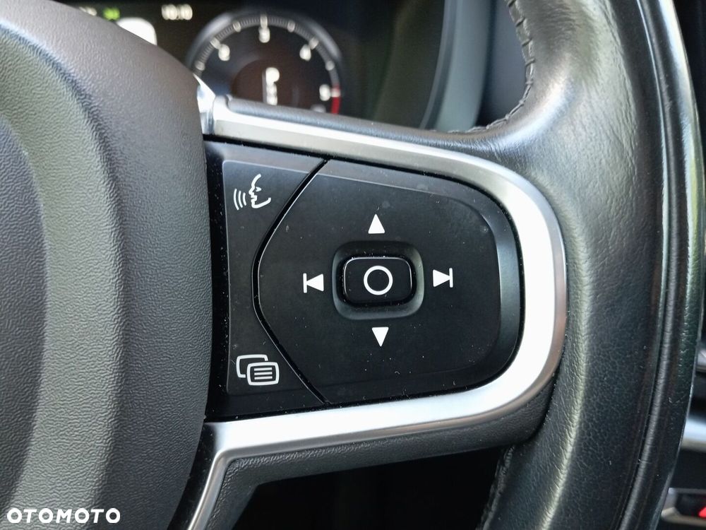 Volvo XC 60 D4 Momentum - 17