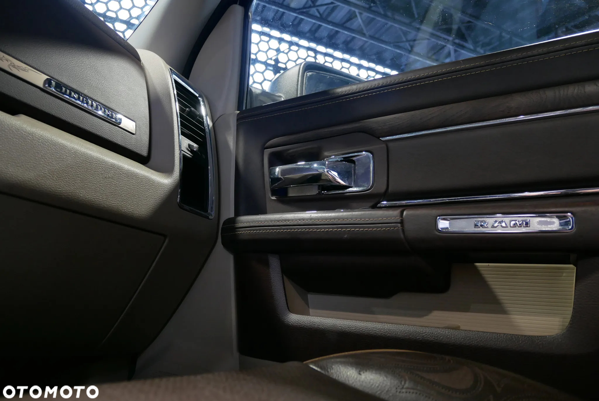 RAM 1500 5.7 Crew Cab Longhorn - 26