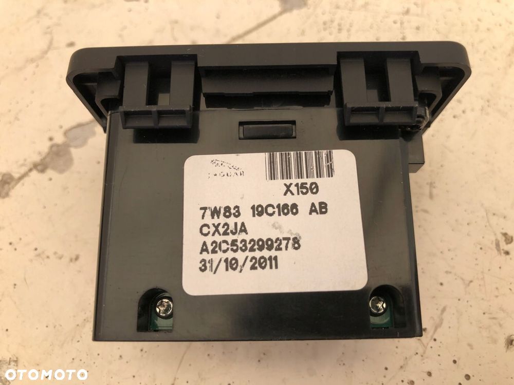 JAGUAR XK GNIAZDO USB 7W83 19C166 AB - 4