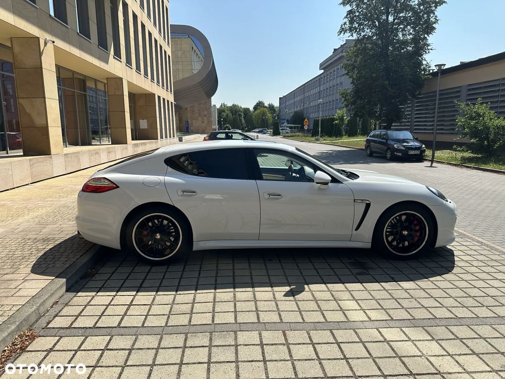 Porsche Panamera Turbo PDK - 9