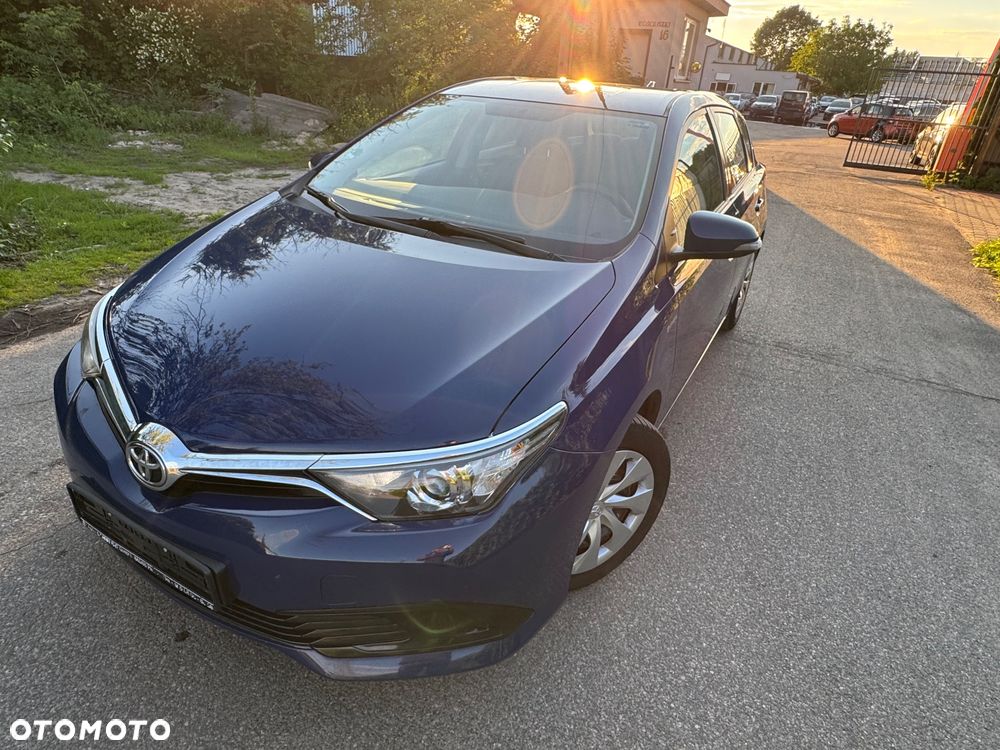 Toyota Auris 1.33 Dual-VVT-i Design Edition - 9