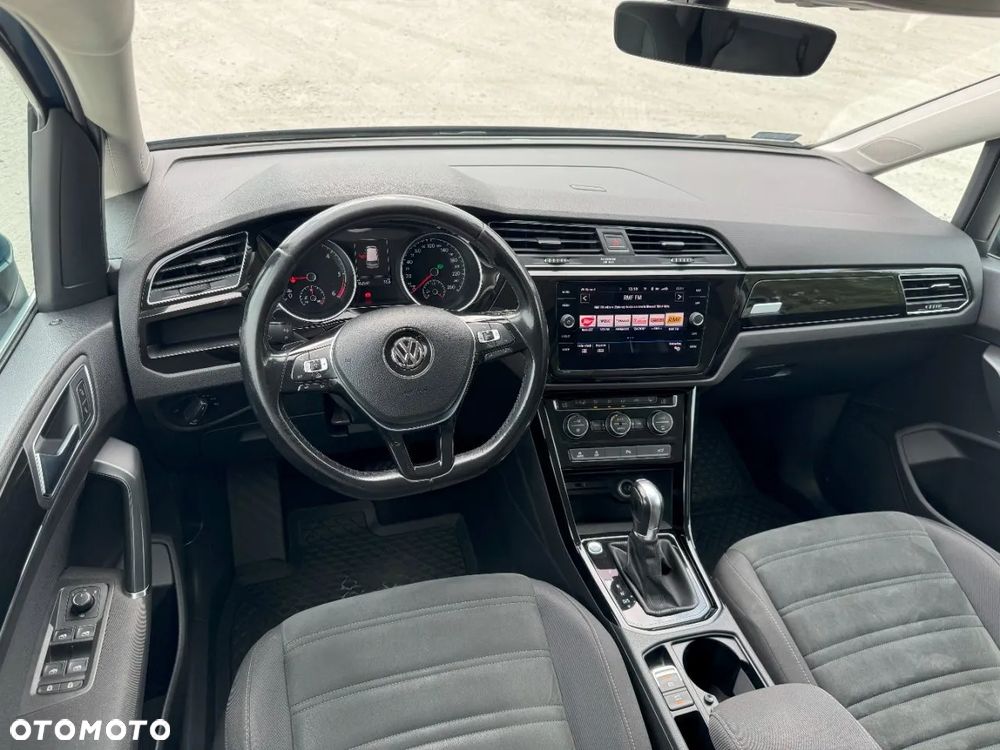 Volkswagen Touran - 17