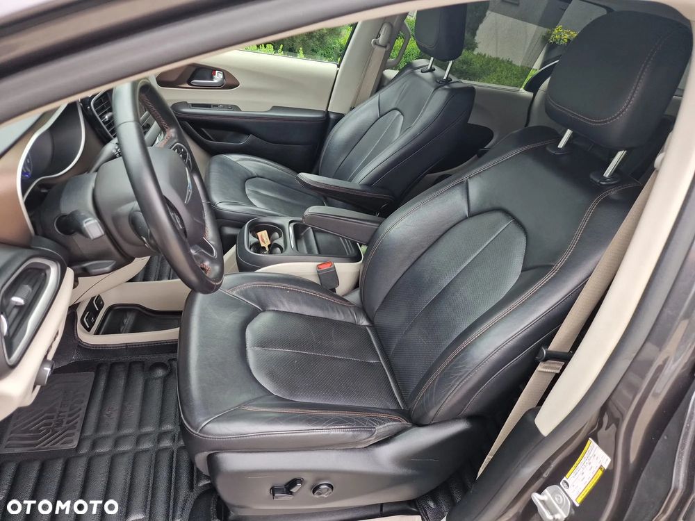 Chrysler Pacifica - 24