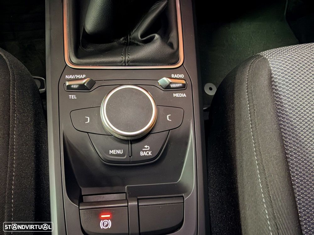 Audi Q2 1.0 TFSI Design - 15