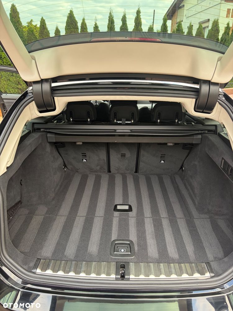 BMW Seria 3 318d mHEV - 13