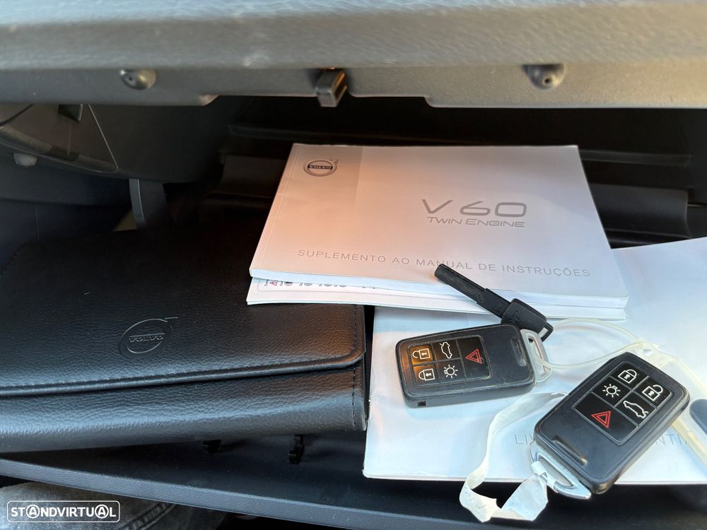 Volvo V60 2.4 D6 R-Design Sum.AWD Phev - 31