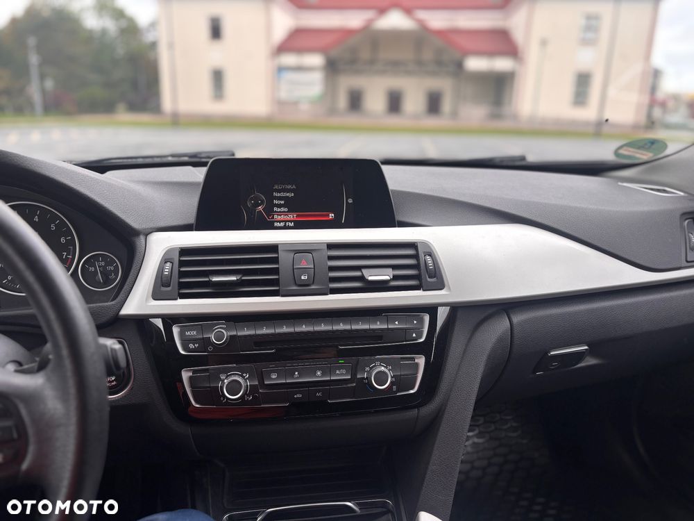 BMW Seria 3 318i Luxury Line - 11