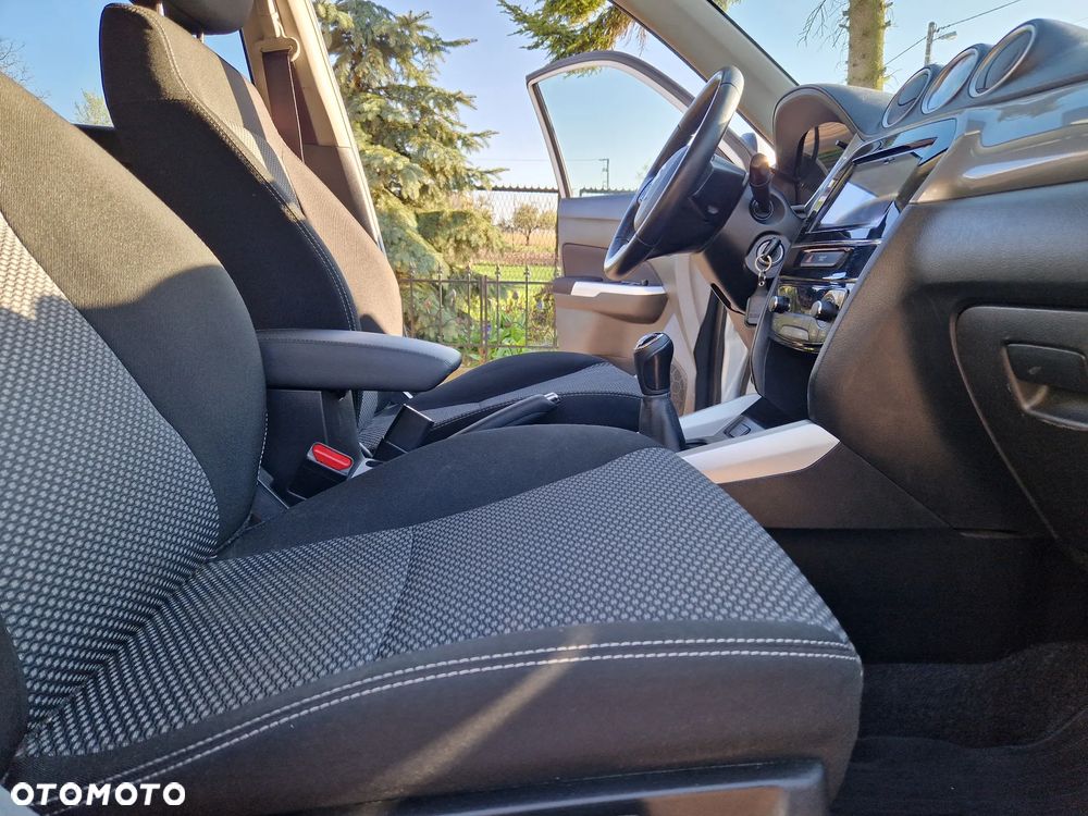 Suzuki Vitara 1.6 Premium 2WD - 24