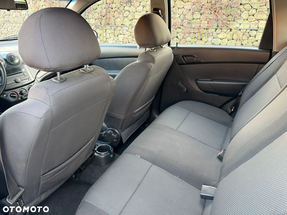 Chevrolet Aveo 1.2 16V Base - 30