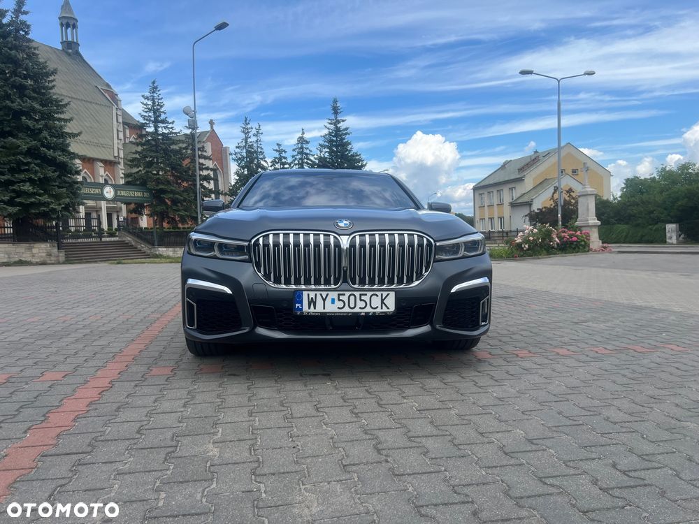 BMW Seria 7 745e - 23