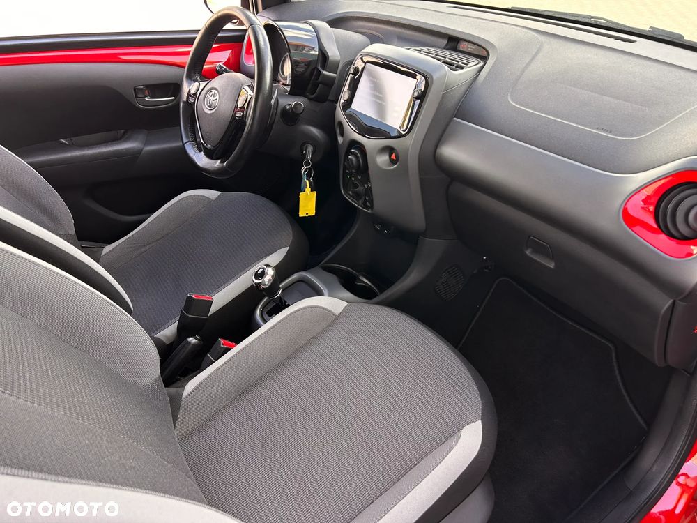 Toyota Aygo x.shift x-play connect - 15