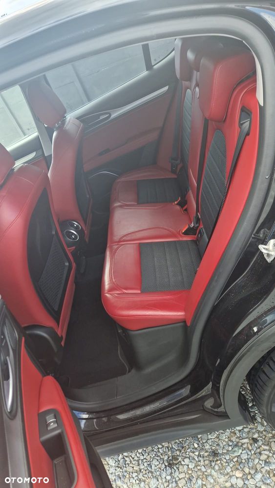 Alfa Romeo Stelvio 2.2 16V AT8-Q4 Executive - 8