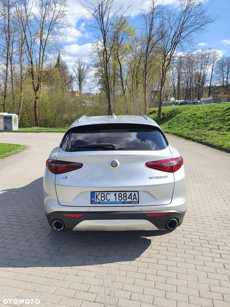 Alfa Romeo Stelvio 2.0 Turbo 16V AT8-Q4 Ti - 6