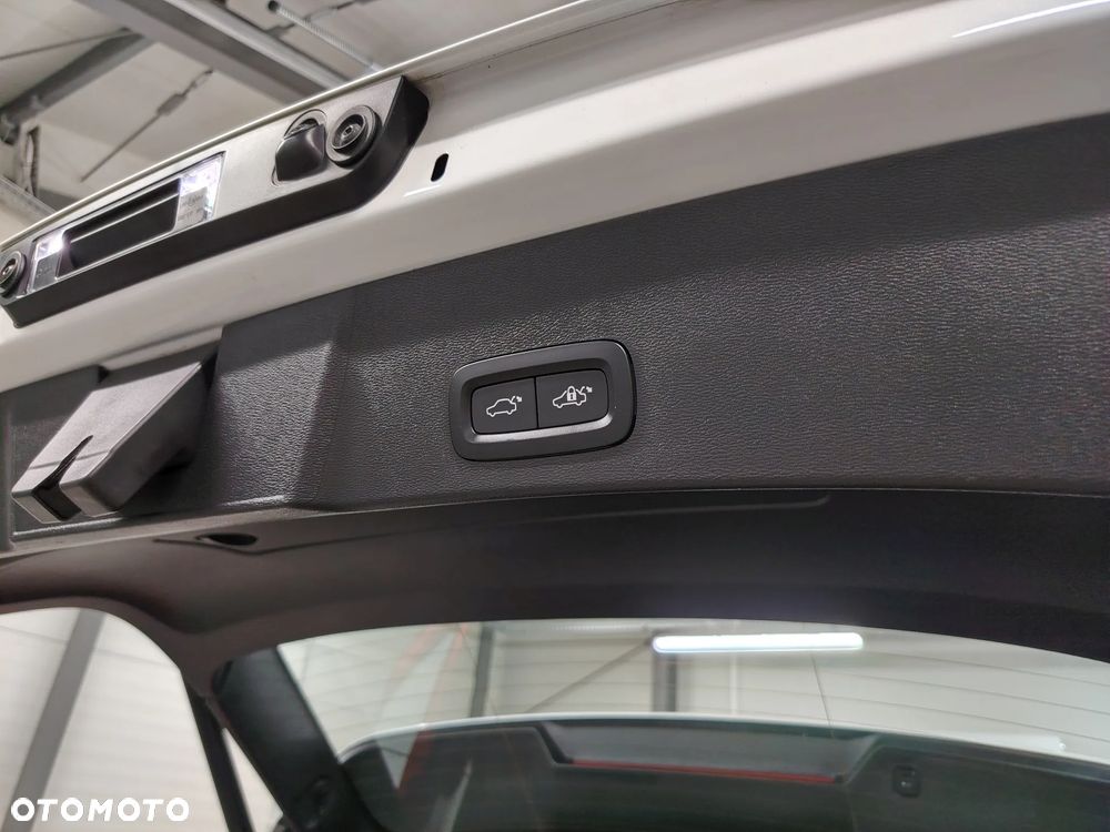 Volvo XC 40 B3 Ultimate Dark - 25