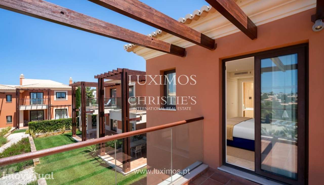 Moradia em empreendimento turístico, para venda em Carvoeiro, Algarve - Grande imagem: 3/22
