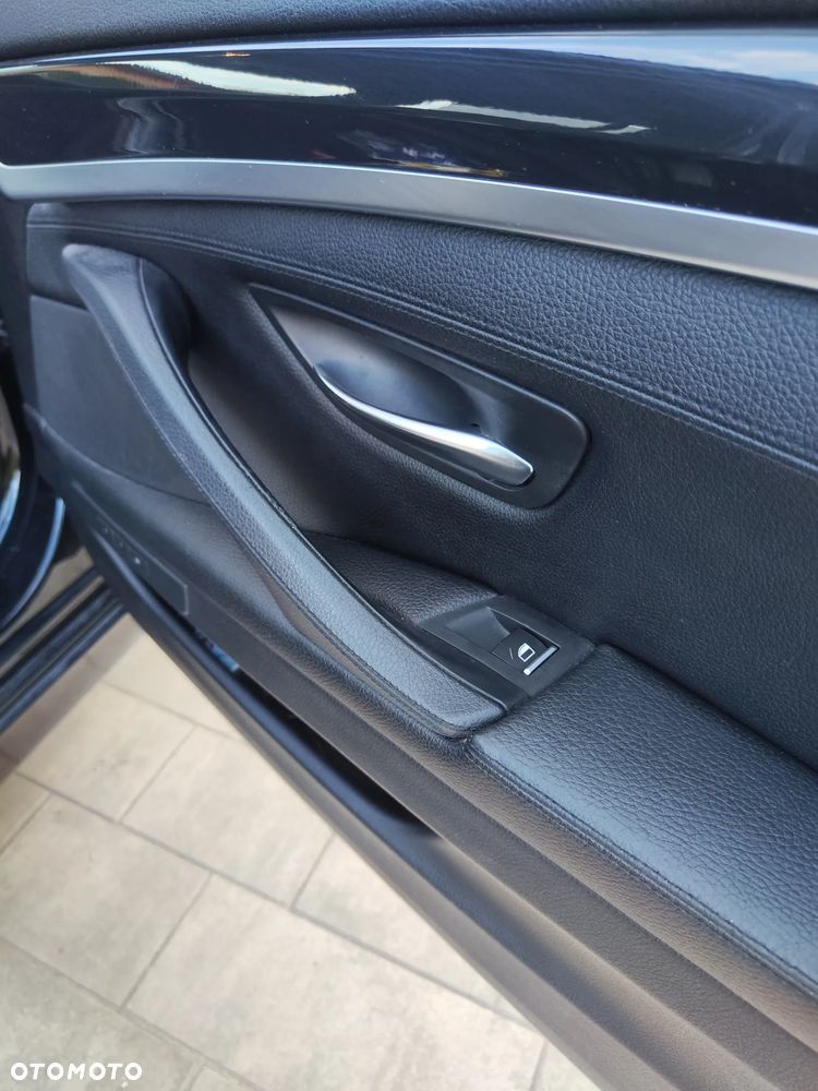 BMW Seria 5 525d Luxury Line - 30