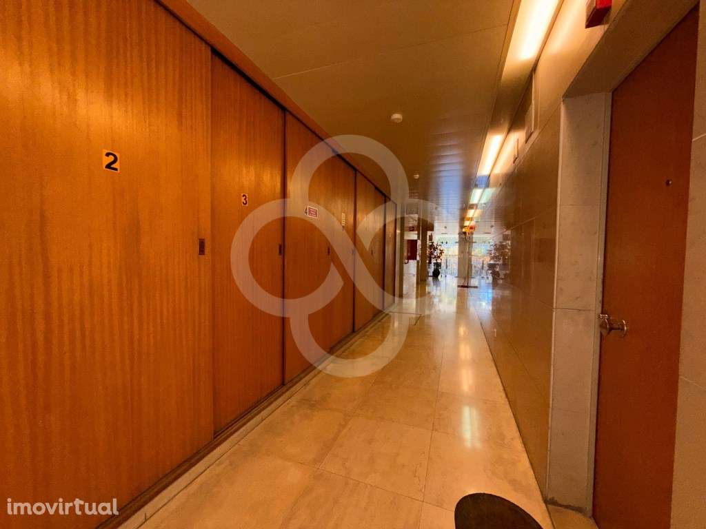 Escritório remodelado com wc e kichenette em edifício de escritório... - Grande imagem: 4/26