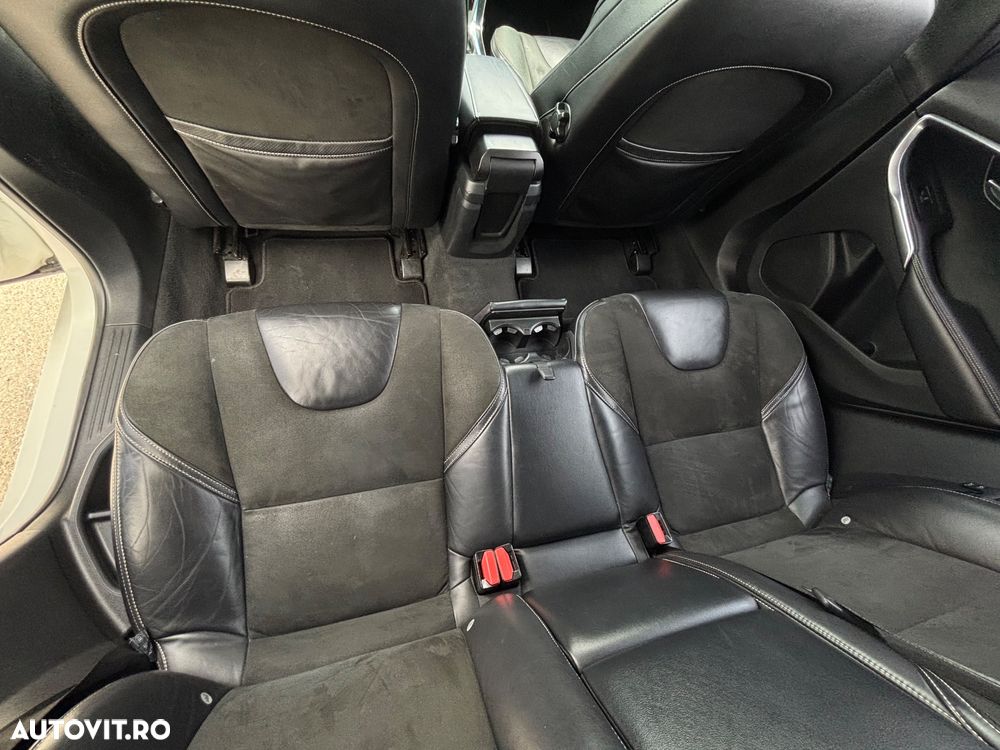 Volvo V40 D4 VEA R-Design - 11