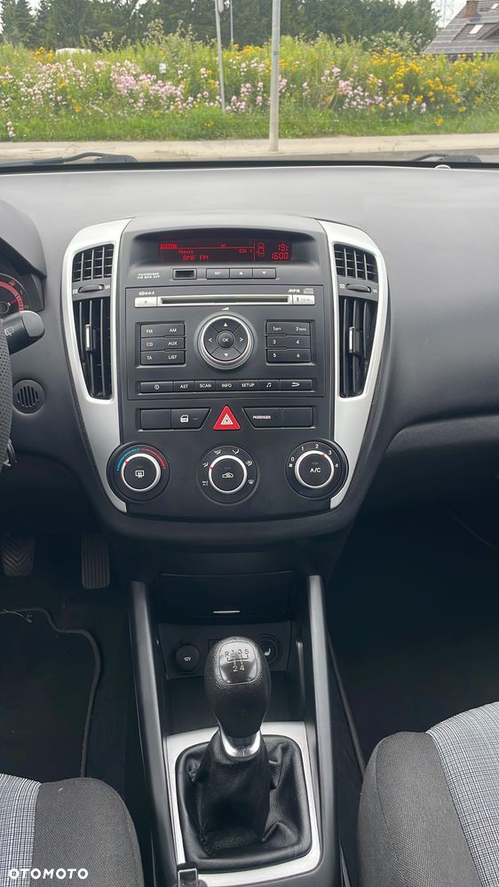 Kia Ceed - 8