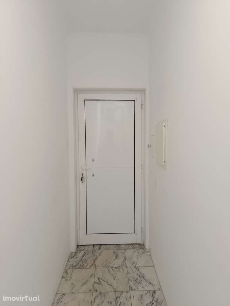 Apartamento T2 c/ Garagem, Anexo e Terraço - Equipado e Mobilado - Grande imagem: 2/24