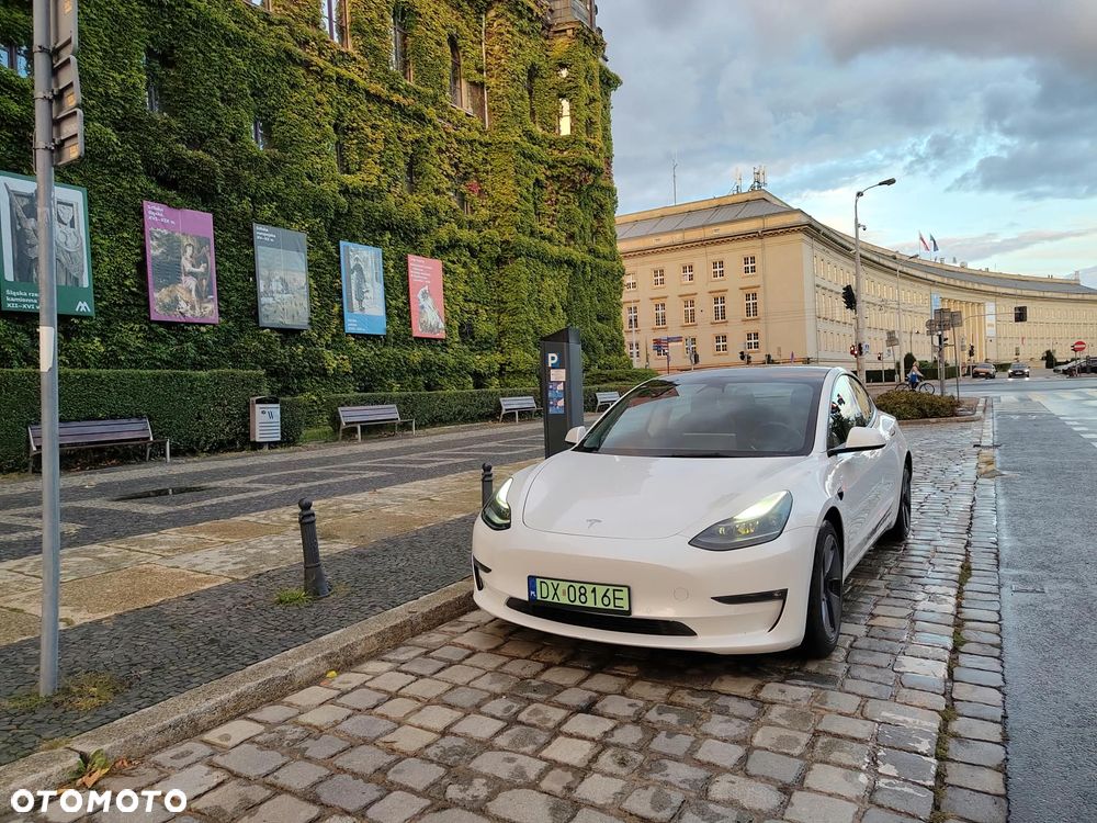 Tesla Model 3 - 1
