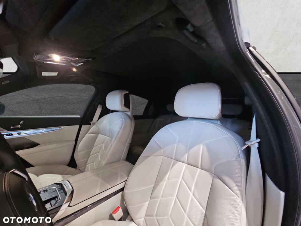 BMW Seria 7 - 28
