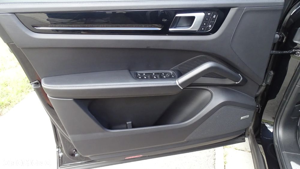 Porsche Cayenne E-Hybrid Platinum Edition - 30