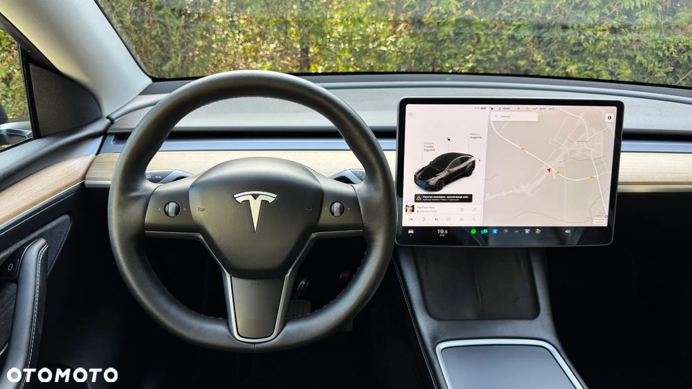 Tesla Y Long Range AWD - 23