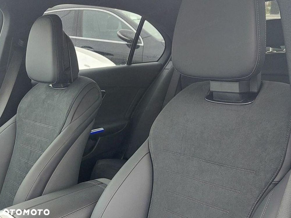 Mercedes-Benz C-Class 2026 photo 5