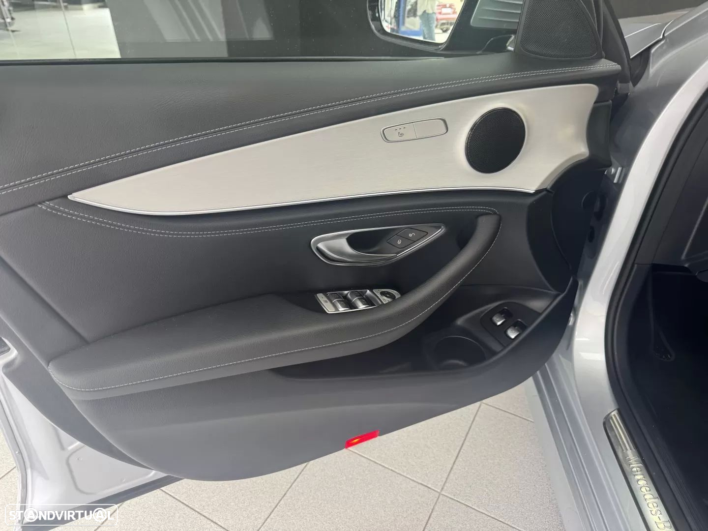Mercedes-Benz E 300 e AMG Line - 22