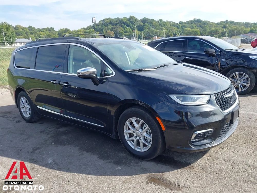 Chrysler Pacifica - 1