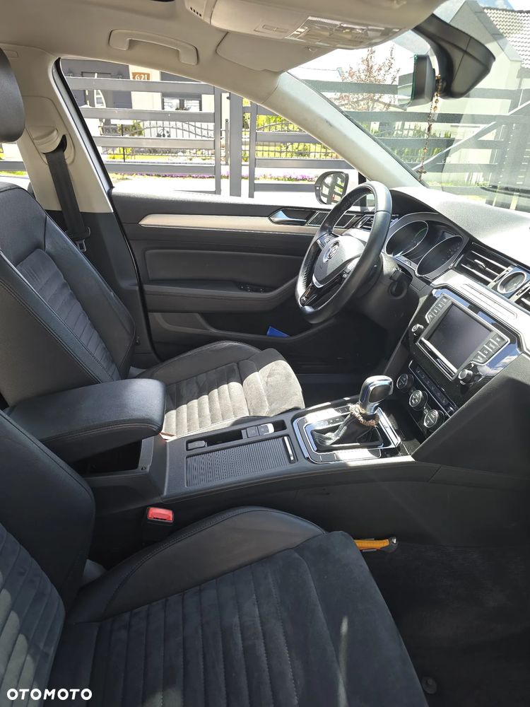 Volkswagen Passat - 12