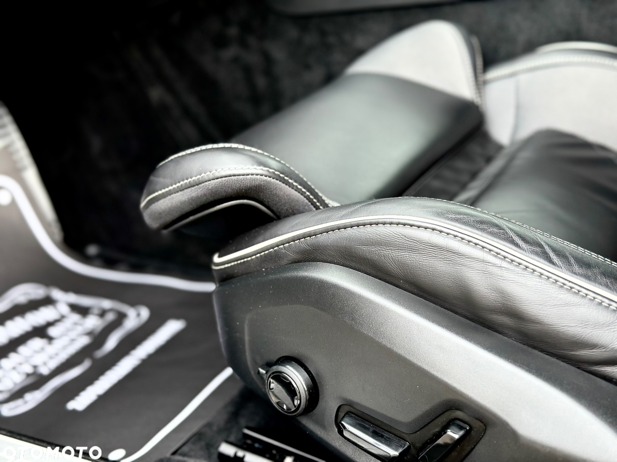 Volvo S60 T5 R-Design - 26