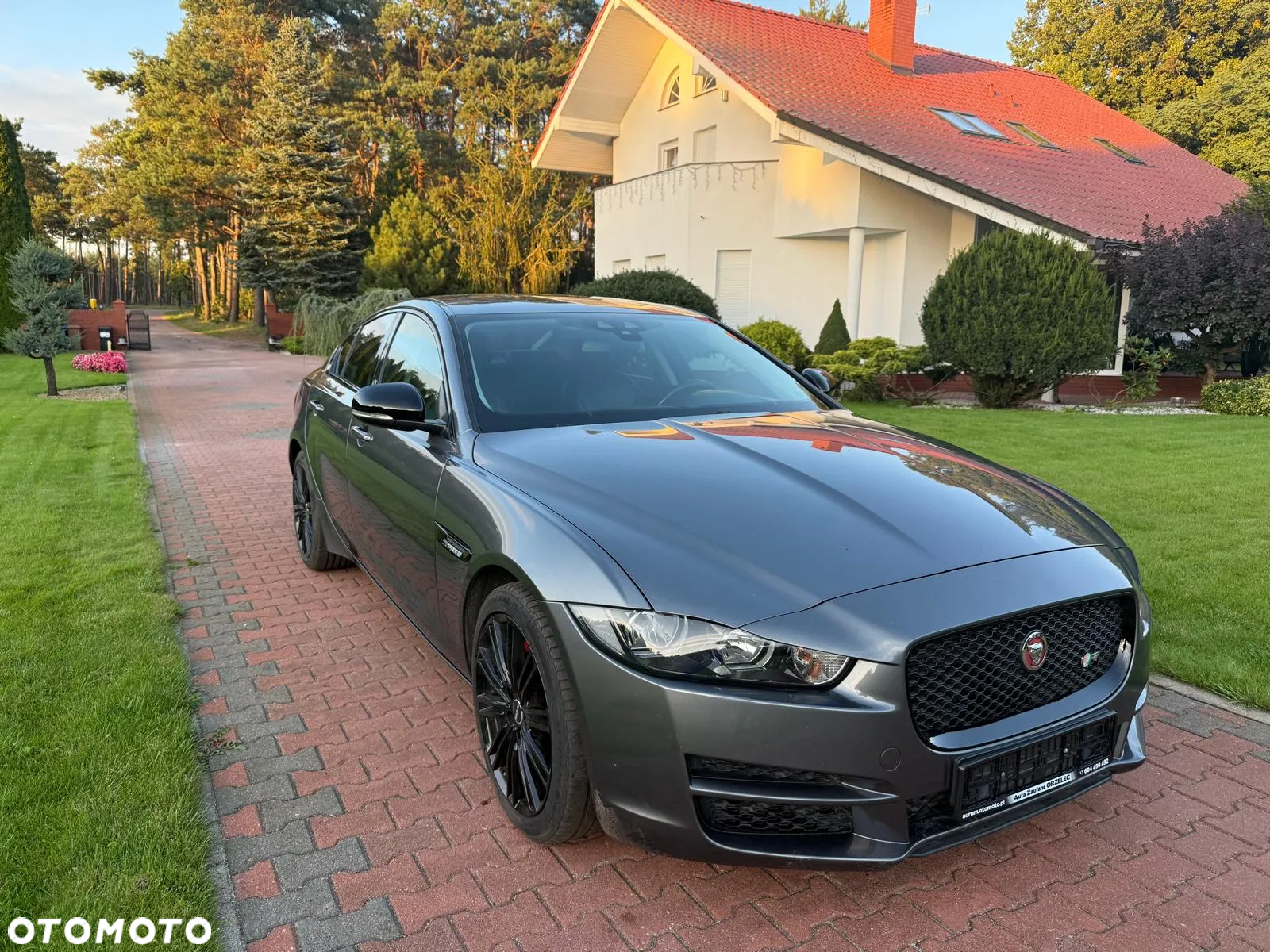 Jaguar XE 2.0 D R-Sport - 2