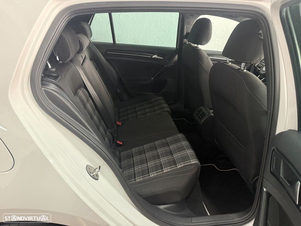 VW Golf 2.0 TDI GTD - 9