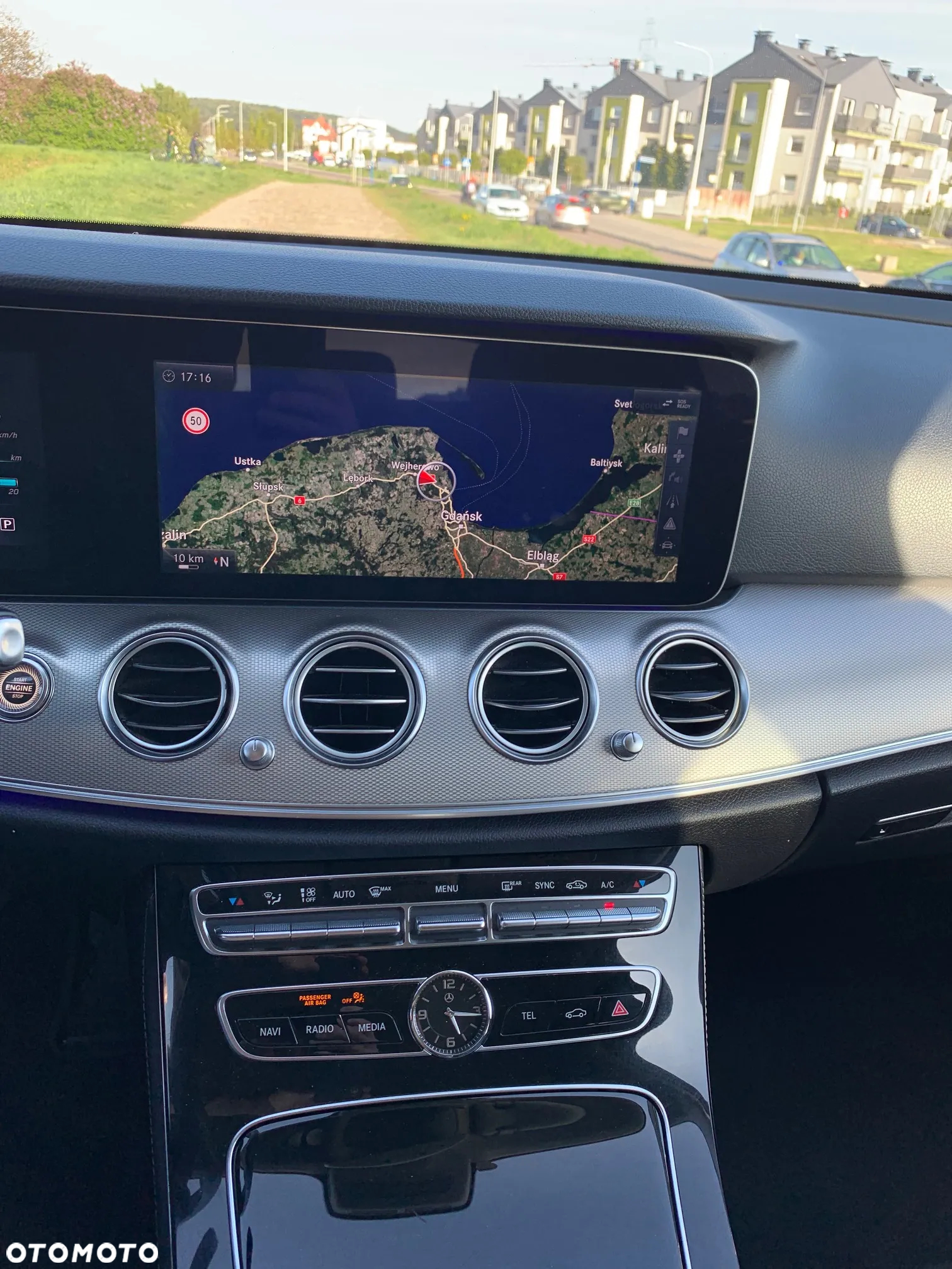 Mercedes-Benz Klasa E 220 d T 9G-TRONIC - 17