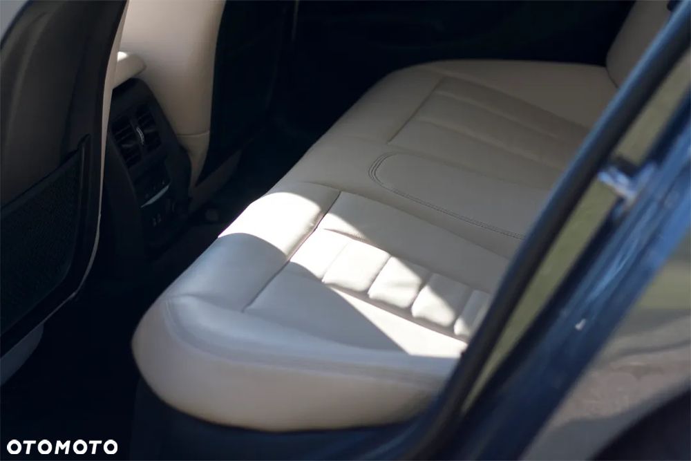 BMW Seria 3 330e Luxury Line - 8