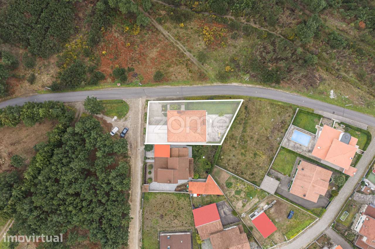 Moradia T4 com Jardim, Terraço e Amplas Áreas – Adoufe, Vila Real - Grande imagem: 2/60