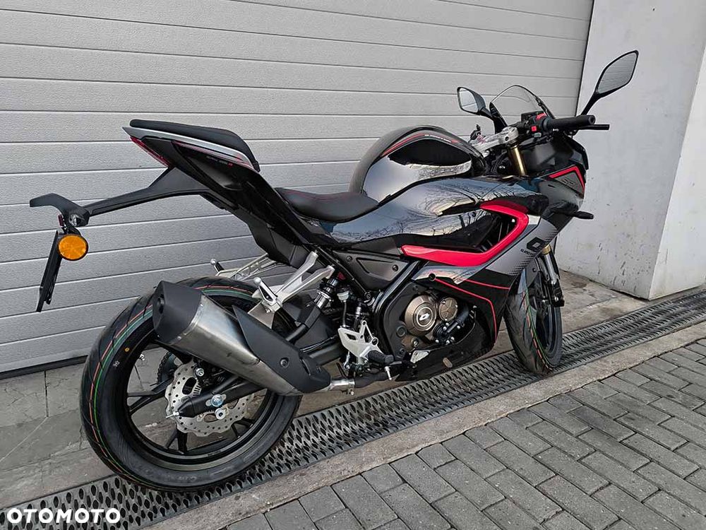 QJMOTOR SRK 125R - 7
