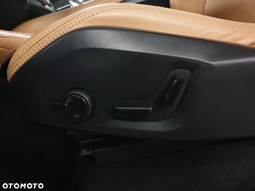 Volvo XC 90 B5 D AWD R-Design 7os - 31