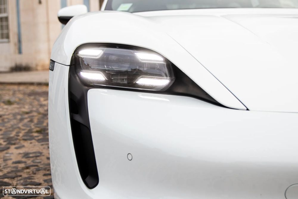 Porsche Taycan - 21