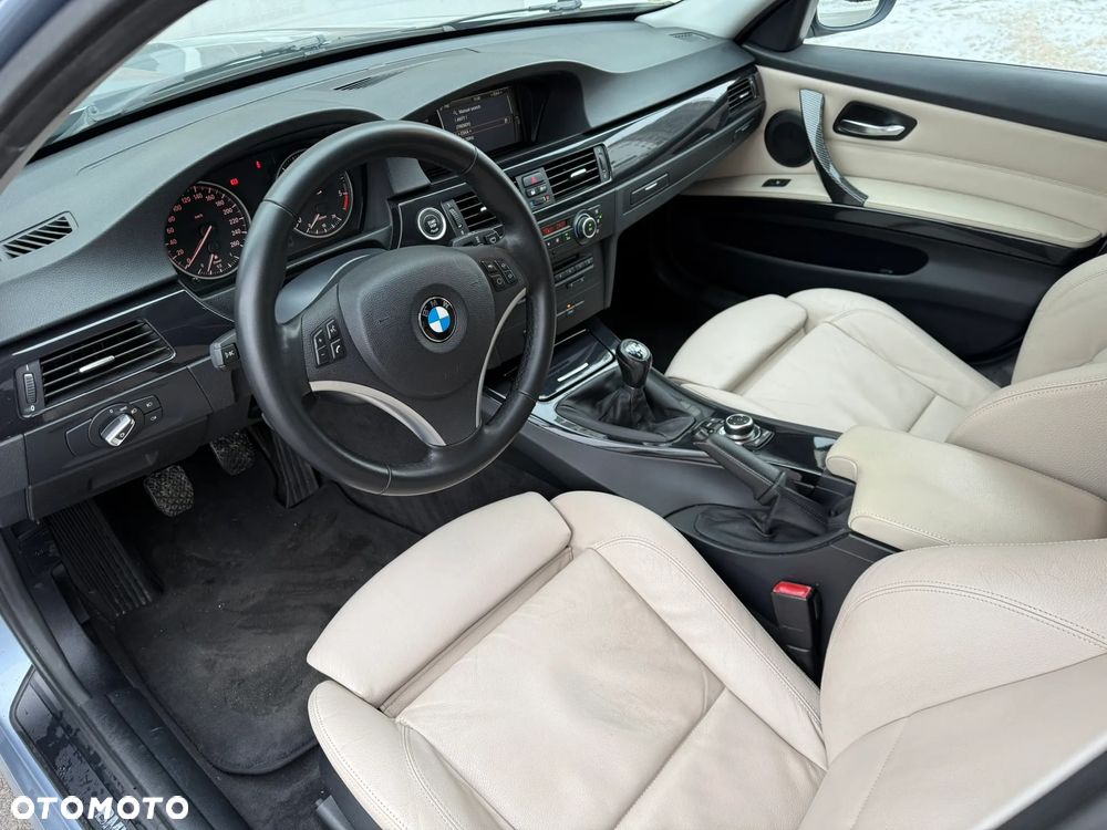 BMW Seria 3 320d Efficient Dynamics Edition - 23