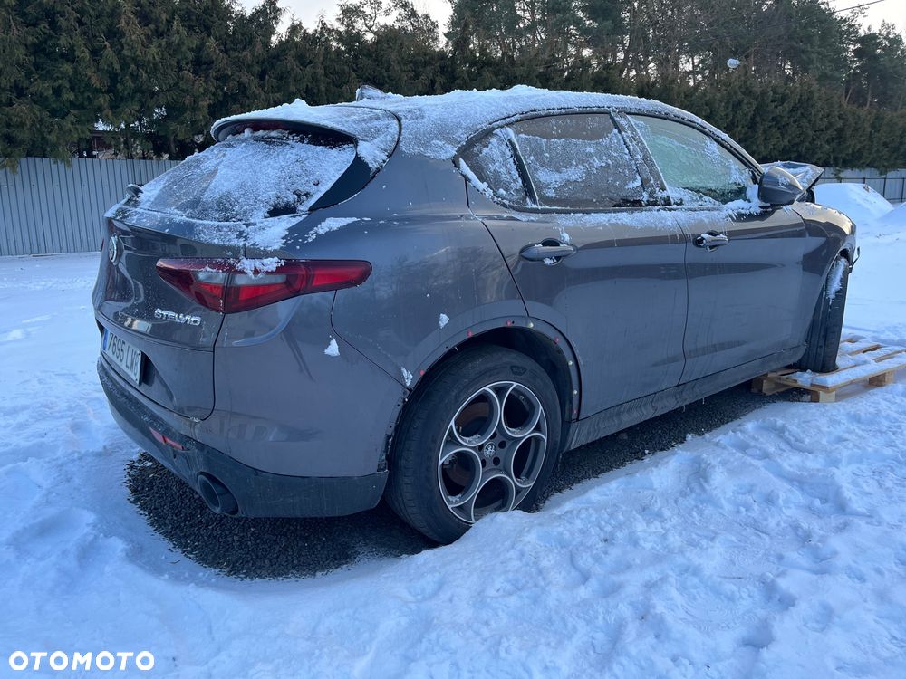 Alfa Romeo Stelvio 2.0 Turbo 16V AT8-Q4 - 4