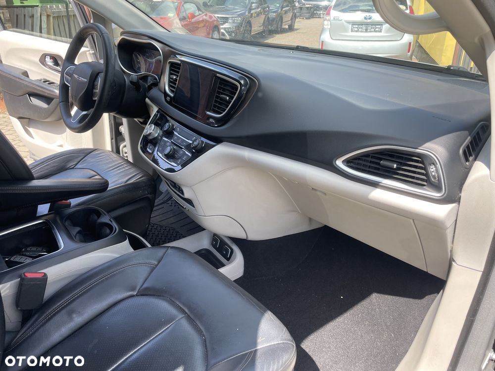 Chrysler Pacifica - 21
