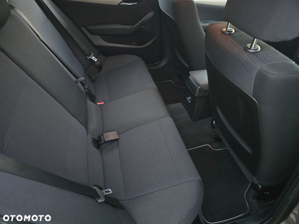 BMW X1 sDrive18d xLine - 28