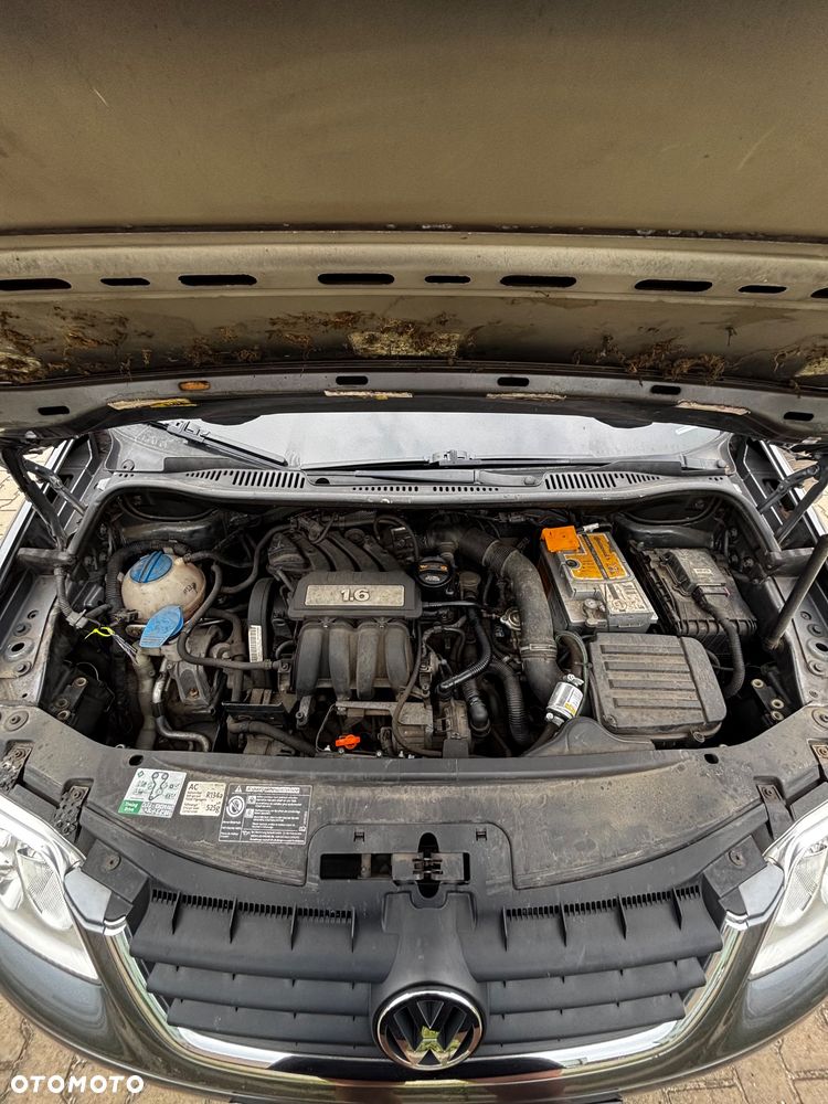 Volkswagen Touran - 12