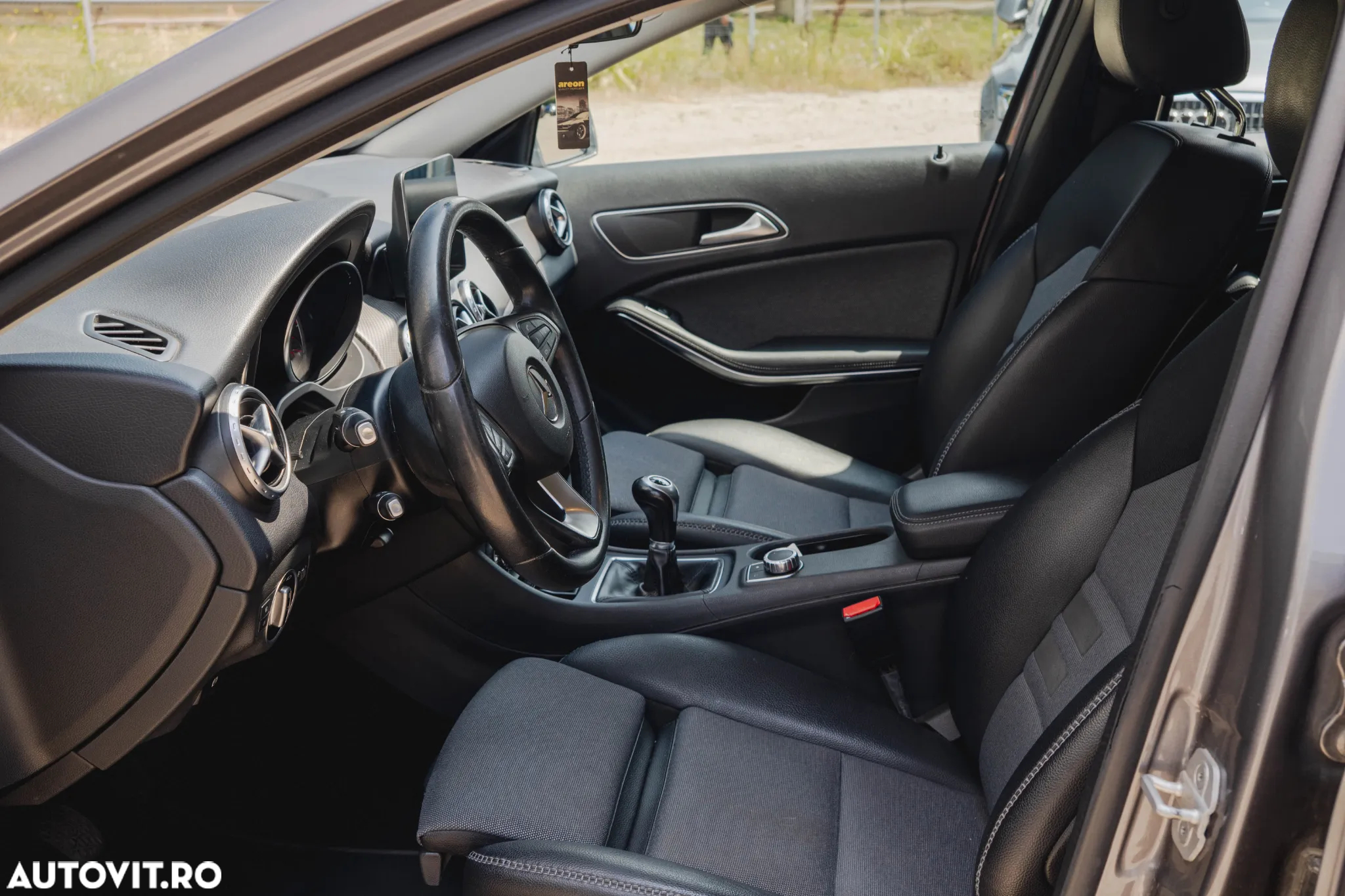 Mercedes-Benz GLA 180 d - 7